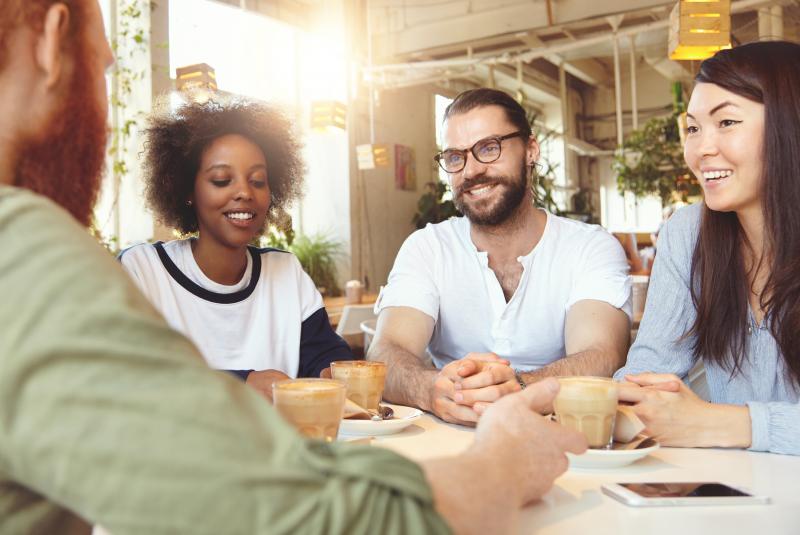 langues-table-de-conversation.jpg